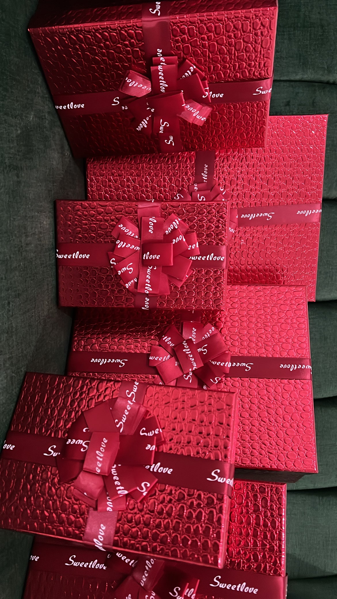 Elegant Valentine Gift Box (2 colors available)
