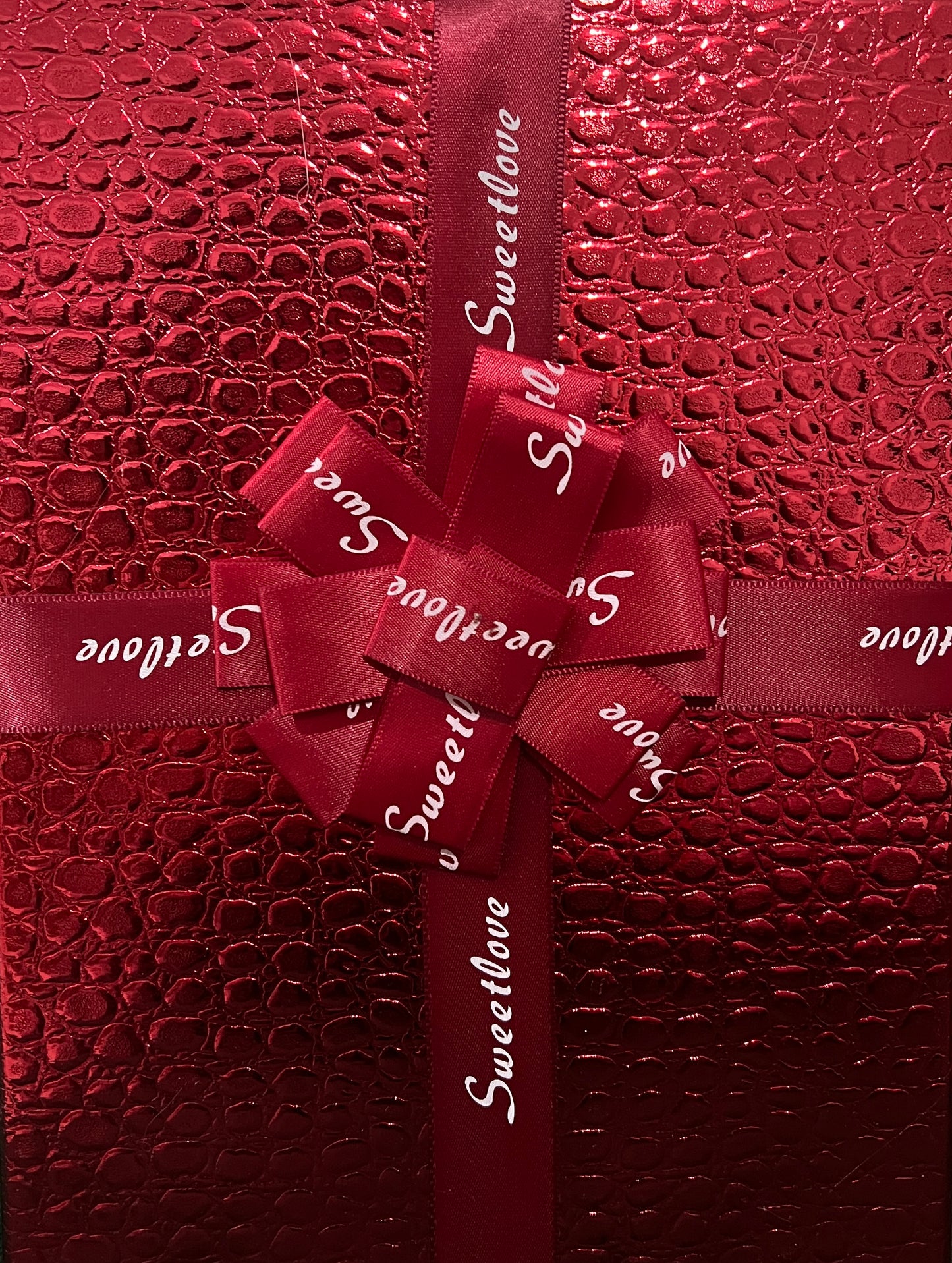 Elegant Valentine Gift Box (2 colors available)