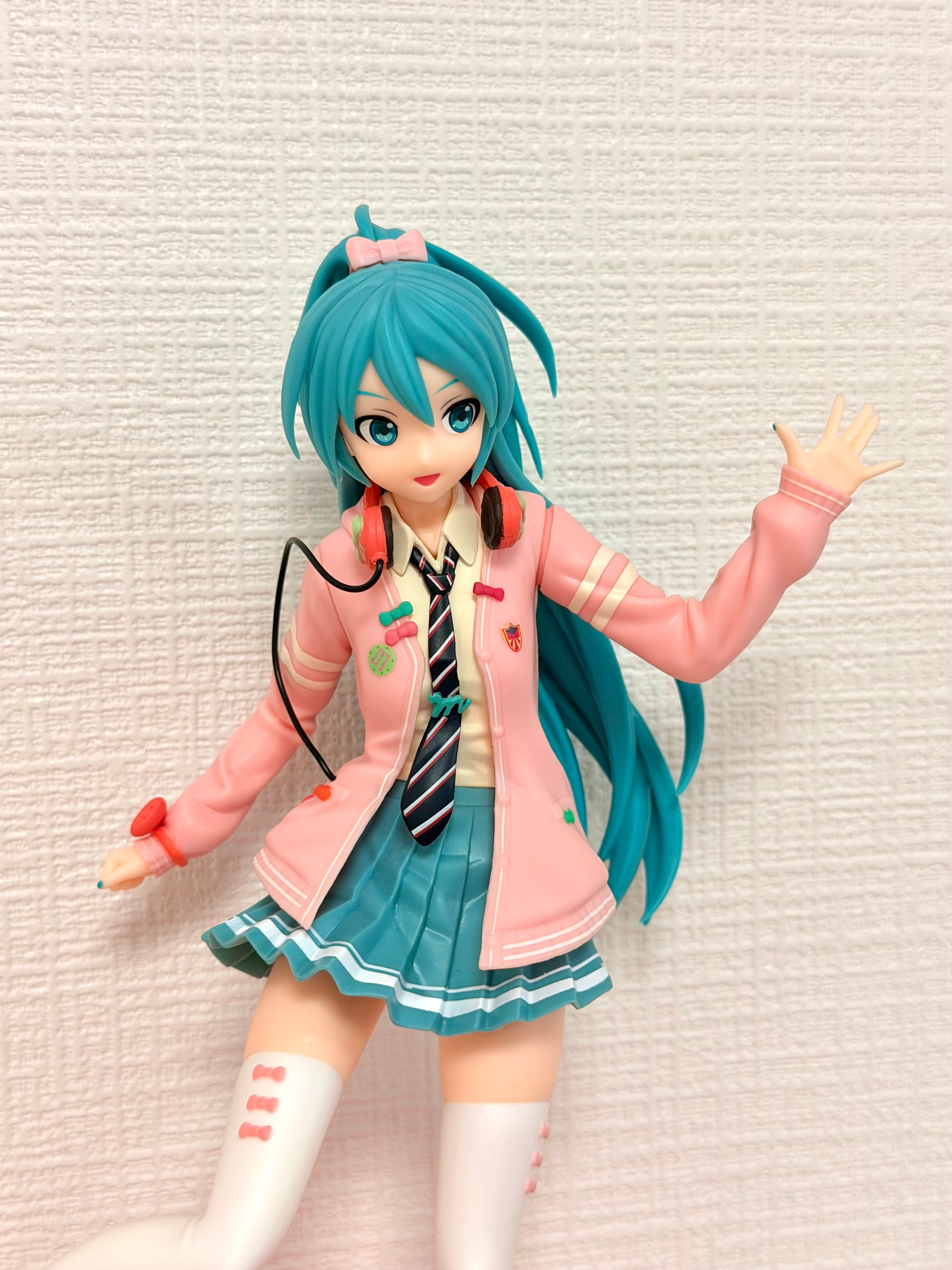 NO BOX Vocaloid  Hatsune Miku Ribbon Girl Figure