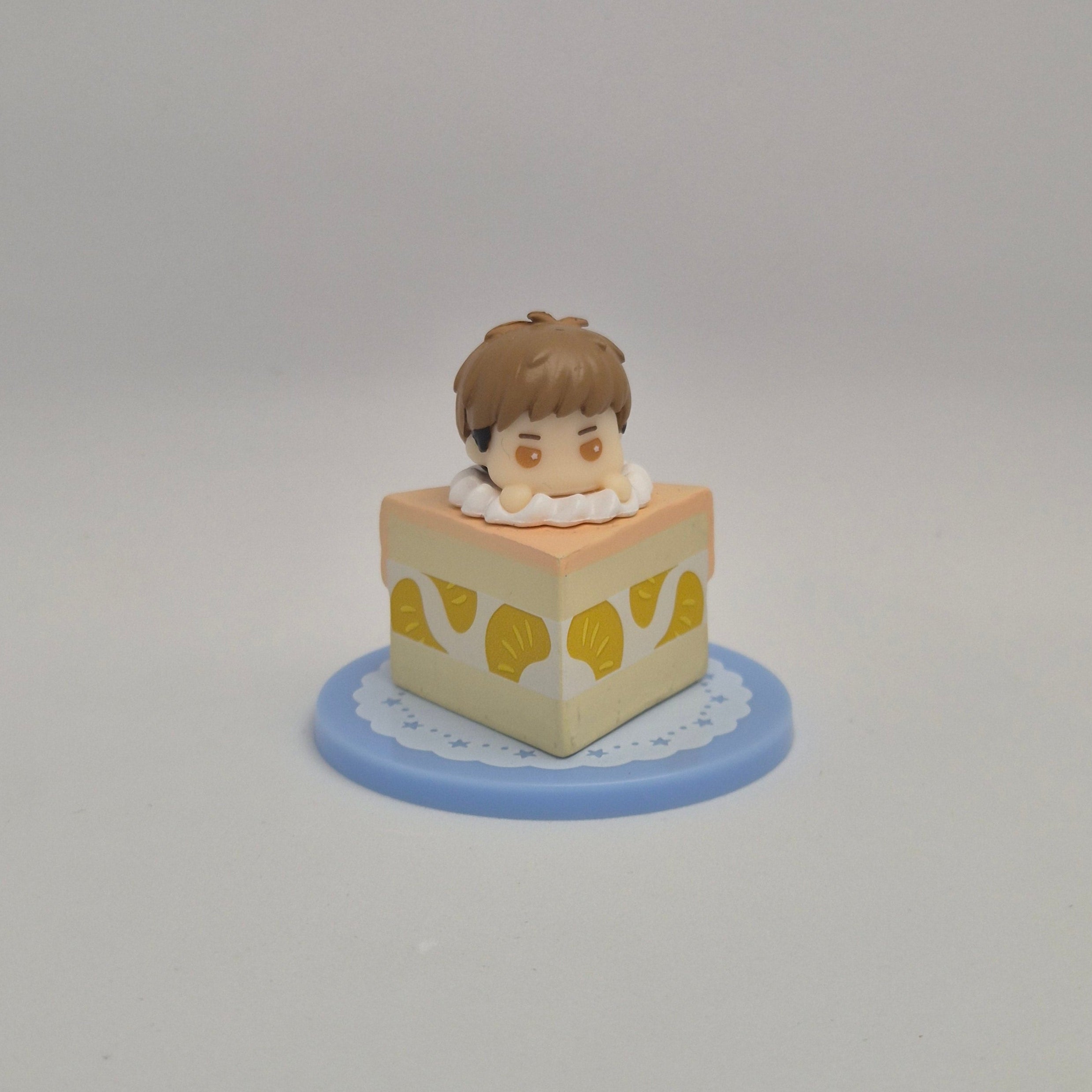 Attack On Titan Cake Gachapon Series