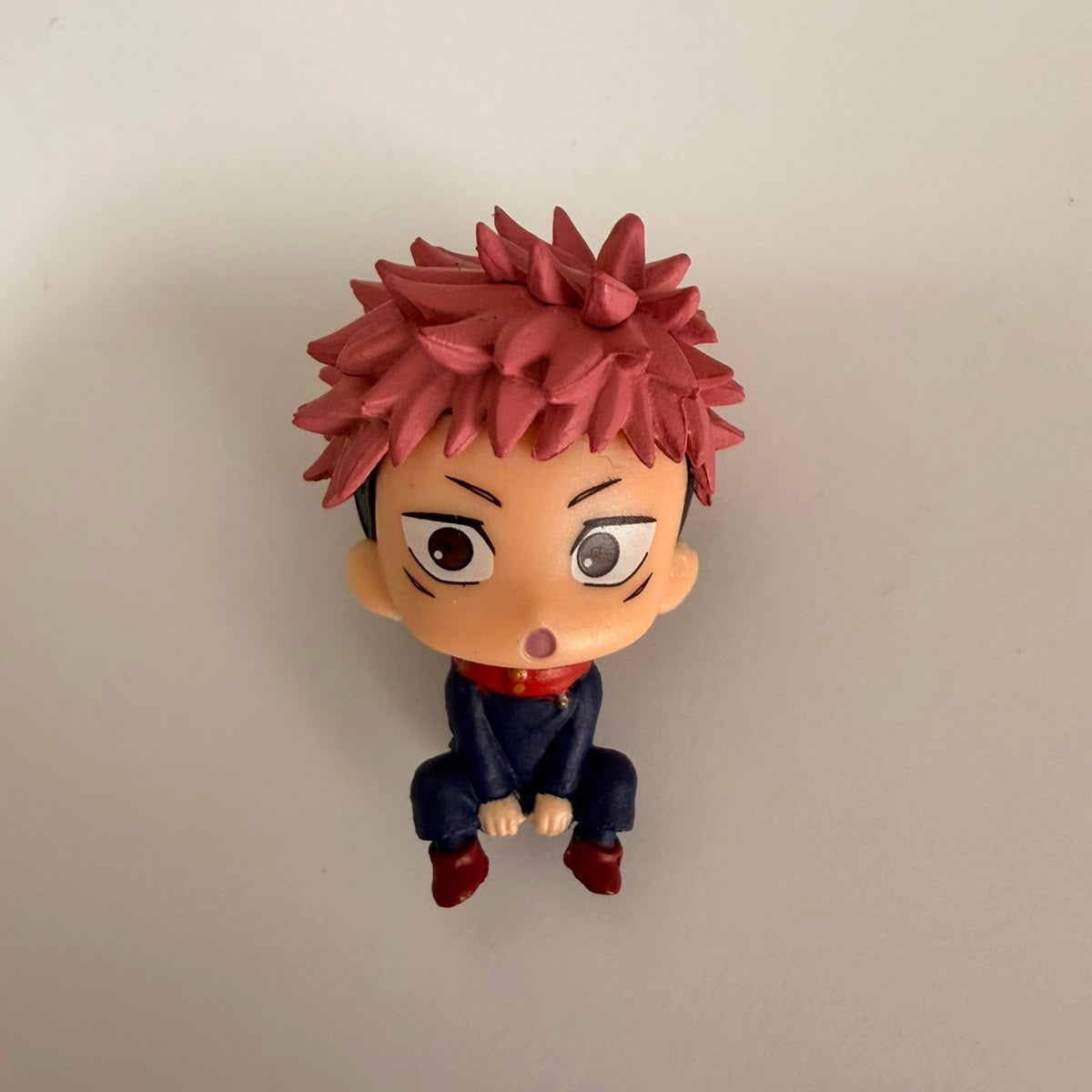 Jujutsu Kaisen Yuji Itadori hugcot mini figurine by Bandai