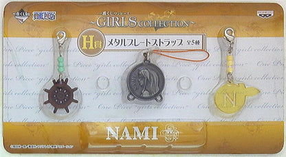 One Piece Ichiban Kuji Girls Collection Keychains Robin and Nami (RARE)