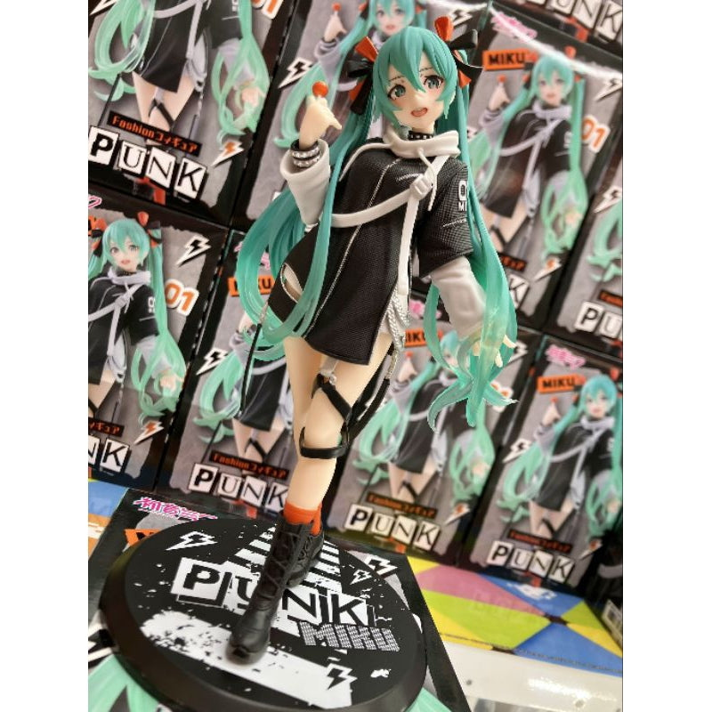 OPEN BOX Hatsune Miku - Wonderland Figure Fashion Punk Version