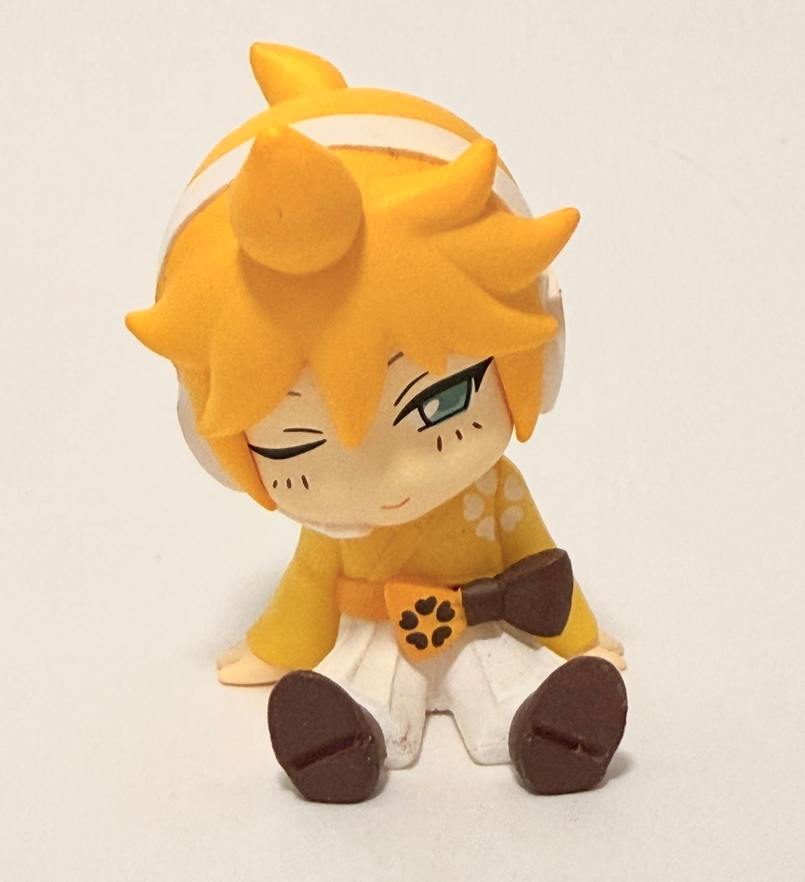 Vocaloid Kagamine Len & Kagamine Rin mini figurines Gashapon JP Project Sekai