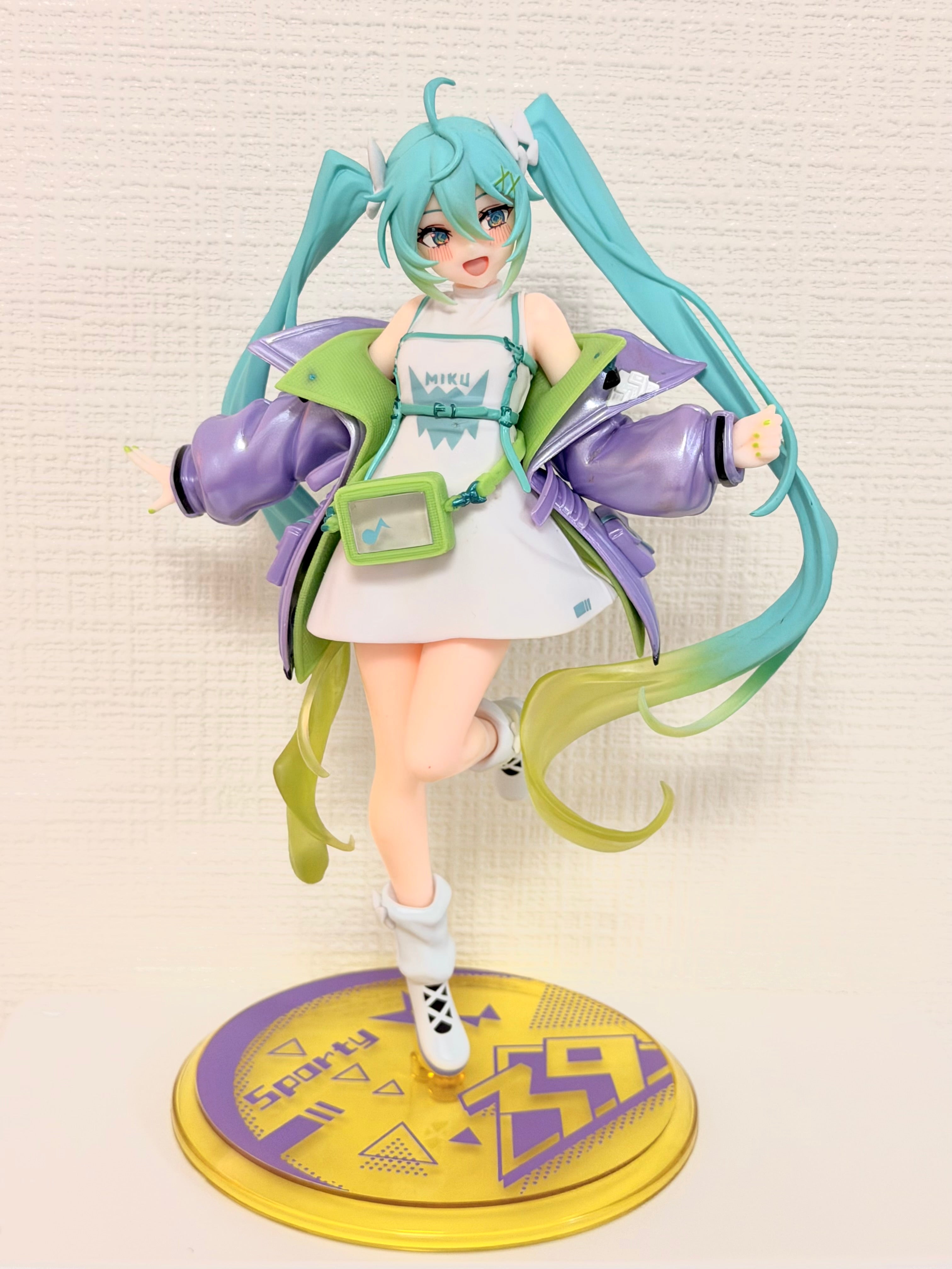 NO BOX Hatsune Miku Vocaloid Fashion Series Sporty Figure