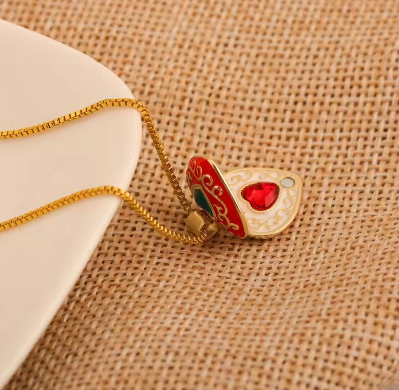 Sugar Sugar Rune Necklace Heart Opens