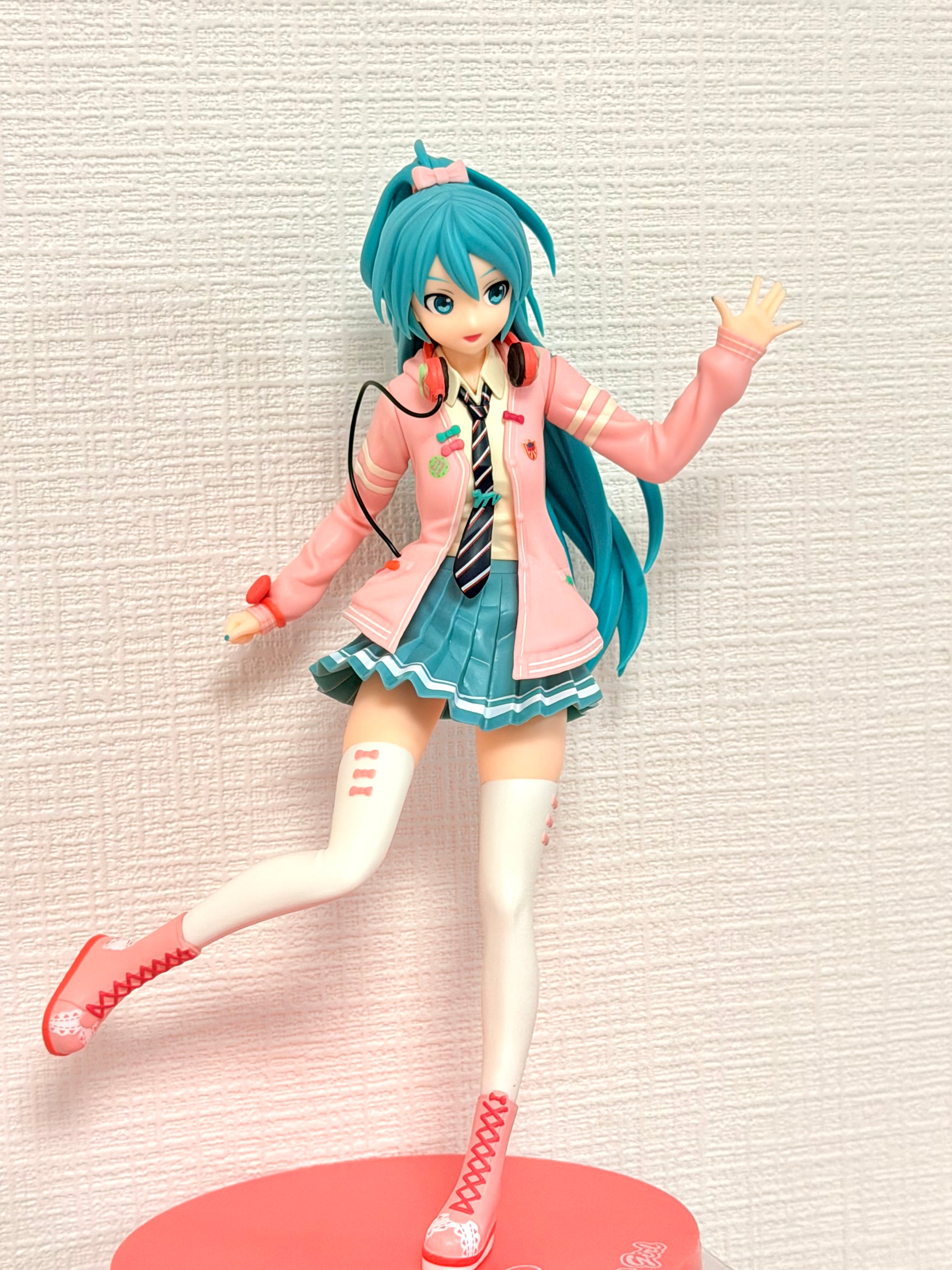 NO BOX Vocaloid  Hatsune Miku Ribbon Girl Figure