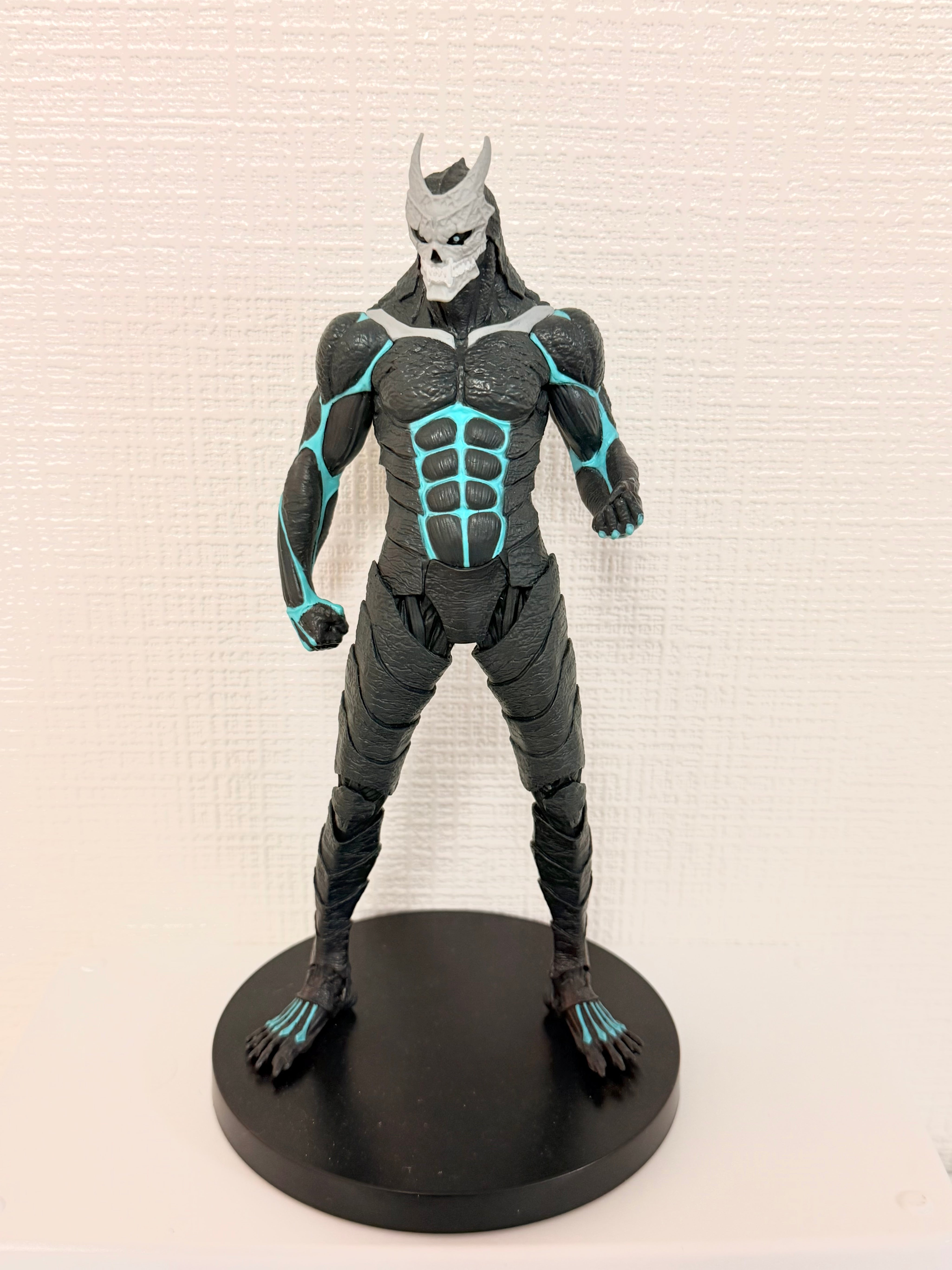 NO BOX Kaiju no.8 Luminasta Figure by SEGA