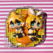 Vocaloid Kagamine Len & Kagamine Rin mini figurine keychain by Happy Kuji