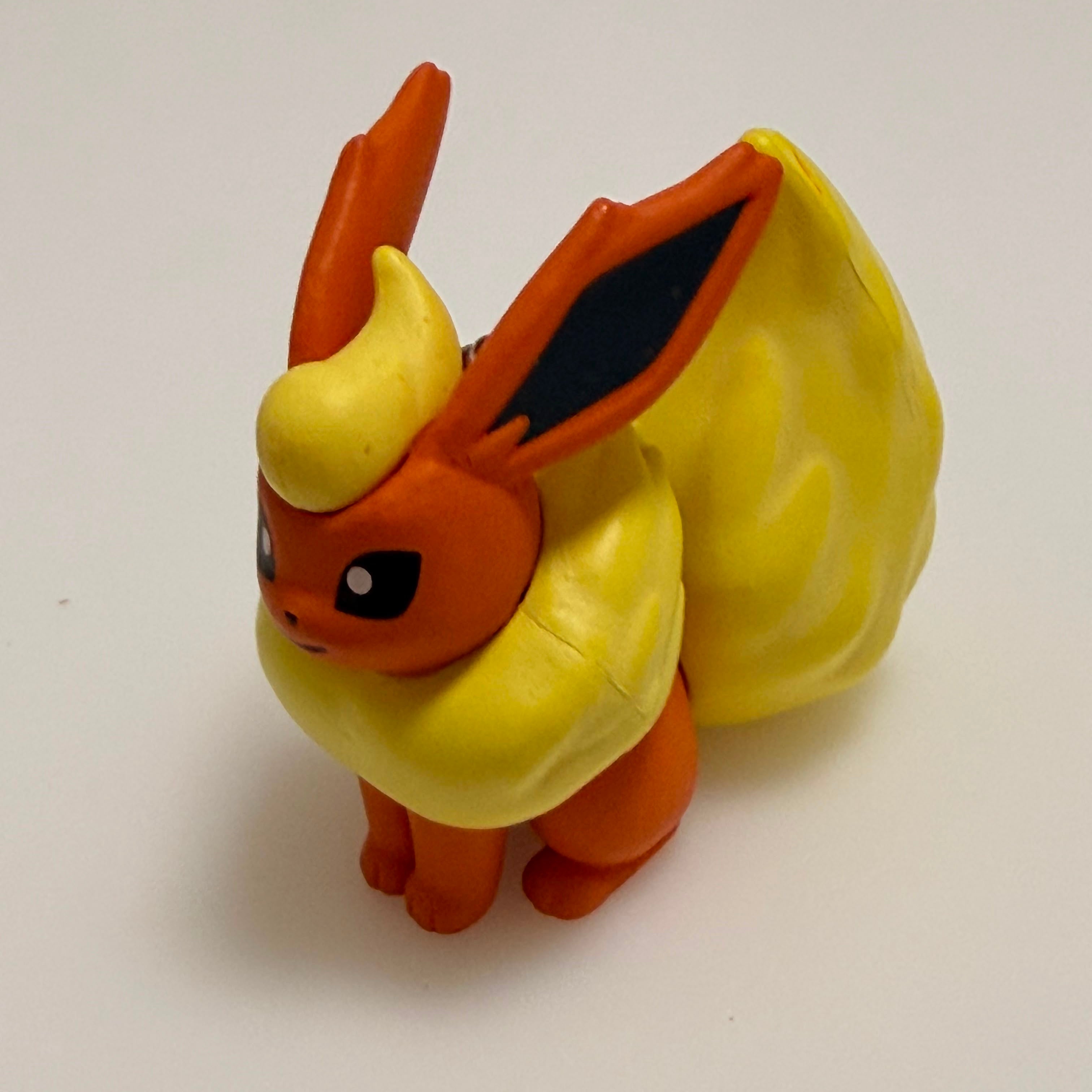 Pokémon Flareon mini figurine keychain by Bandai
