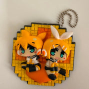 Vocaloid Kagamine Len & Kagamine Rin mini figurine keychain by Happy Kuji